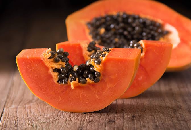 Propiedades sorprendentes de la banana y la papaya que debes conoce