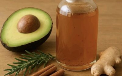 Tonico casero con pepa de aguacate, romero, canela, jengibre y clavos