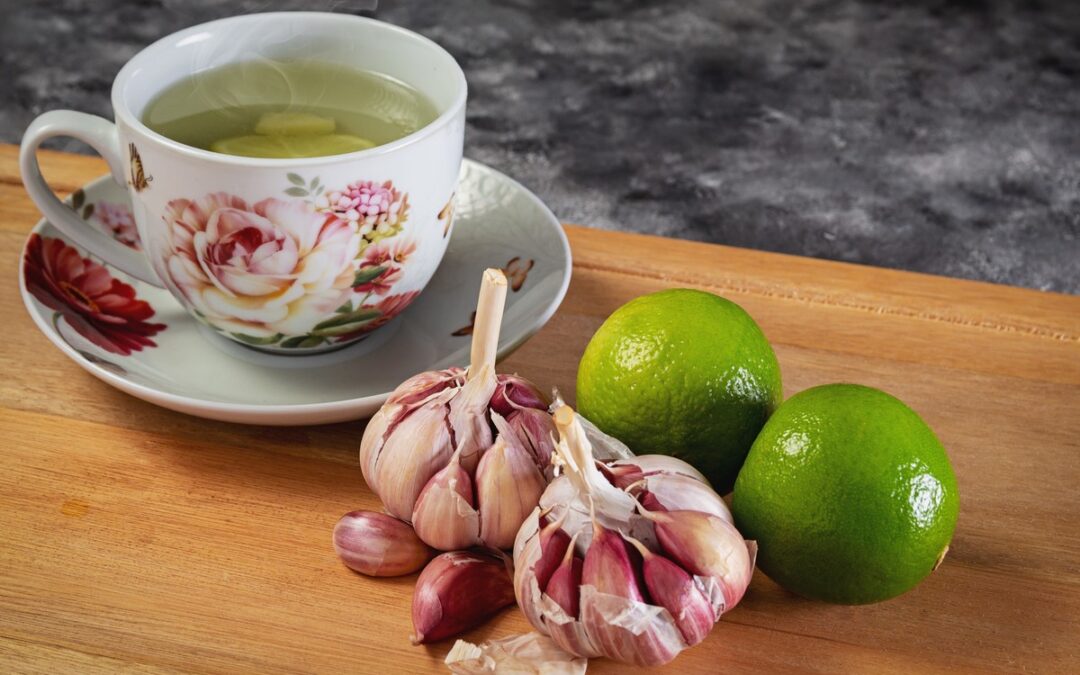 9 beneficios de Agua Tibia con ajos en Ayunas: