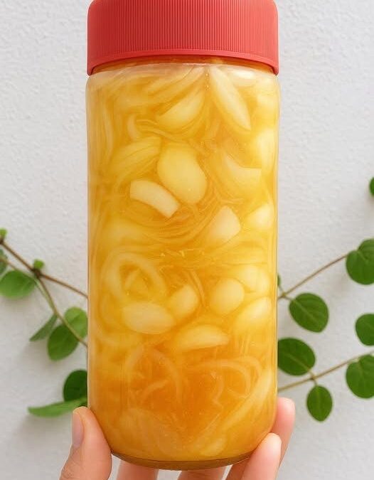 Jengibre rallado, cebolla, ajo, jugo de limón y miel.